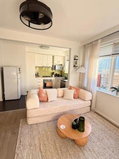 St Kilda Apartment, close to the beach - 6