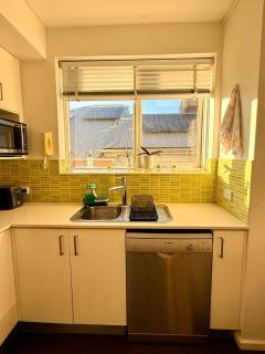 St Kilda Apartment, close to the beach - 1