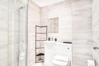 2 BDR Flat By Eason Stays Short Lets & Serviced Accommodation Preston With Free Wifi - 5