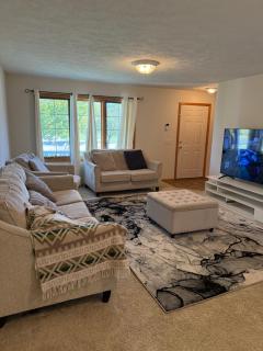 Nice 3-bedroom house located in beautiful neighborhood - 0