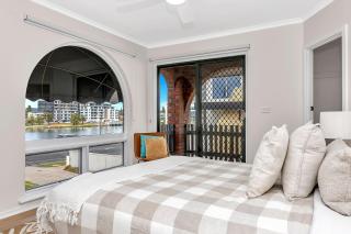 Paradise on The River Frontage - 2