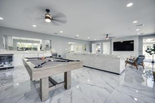 Riverbend Yacht Retreat Waterfront Villa with Pool - 9