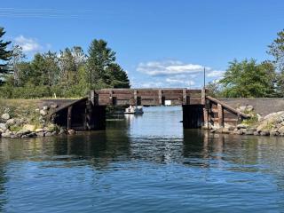 Private 6-Bdrm Lodge on 1000ft Sandy Lakeshore - 4