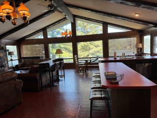 Private 6-Bdrm Lodge on 1000ft Sandy Lakeshore - 3