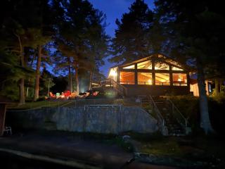 Private 6-Bdrm Lodge on 1000ft Sandy Lakeshore - 2