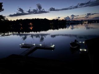 Private 6-Bdrm Lodge on 1000ft Sandy Lakeshore - 1