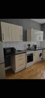 2 BDR House By Eason Stays Short Lets & Serviced Accommodation Warrington With Free Wifi - 6