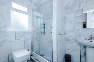 3 BR House By By Eason Stays Short Lets & Serviced Accommodation Sheffield With Pool Table & Free Parking - 2