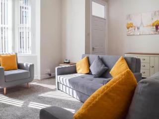 3BR House By Eason Stays Short Lets & Serviced Accommodation Preston With Free Parking - 3