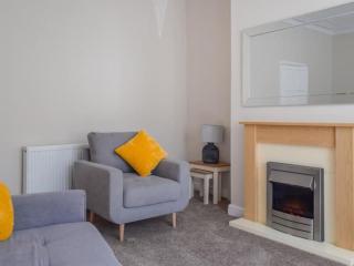 3BR House By Eason Stays Short Lets & Serviced Accommodation Preston With Free Parking - 1