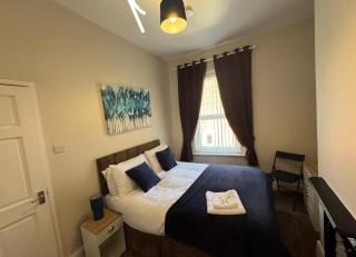3BR House By Eason Stays Short Lets & Serviced Accommodation Preston With Free Parking - 5
