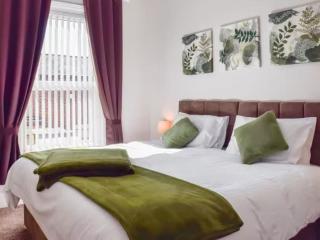 3BR House By Eason Stays Short Lets & Serviced Accommodation Preston With Free Parking - 8