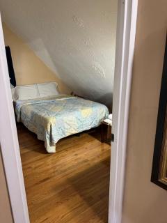 BedRoom with half bathroom - 6