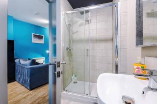 Two BDR Flat By Eason Stays Short Lets & Serviced Accommodation Wigan With Free Parking - 5