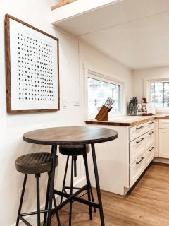 Stay Portland - The Graffiti Alley Tiny House - Food, Art & Beer - 5