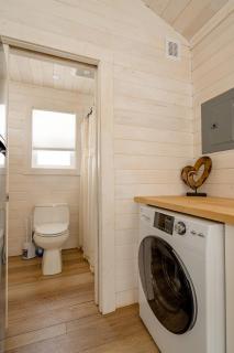 Stay Portland - The Tiny Oasis Steps to Local Coffee & Restaurants - 2