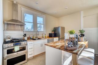 Stay Portland - Laurelhurst Dream on Restaurant Row - 97 WalkScore - 4