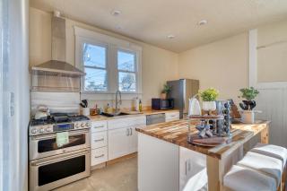 Stay Portland - Laurelhurst Dream on Restaurant Row - 97 WalkScore - 2