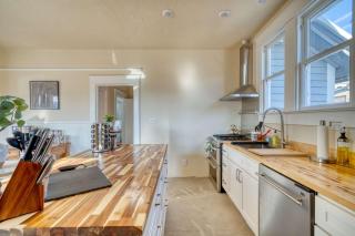 Stay Portland - Laurelhurst Dream on Restaurant Row - 97 WalkScore - 1