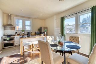 Dream Two-Bedroom in Laurelhurst - 97 WalkScore - 7