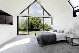 6 BR Luxury House With Huge Garden and Cinema Room By Eason Stays Short Term Rental Rugby - 8