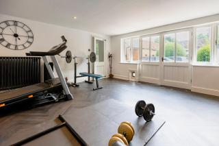 6 BR Luxury House With Huge Garden and Cinema Room By Eason Stays Short Term Rental Rugby - 6