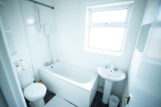 3 BR House Near Beach By Eason Stays Short Lets & Serviced Accommodation Lowestoft - 5
