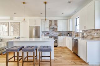 Stay Portland - Custom North Tabor Farmhouse - Gym & Kitchen - 7