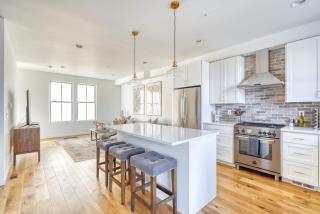 Stay Portland - Custom North Tabor Farmhouse - Gym & Kitchen - 6