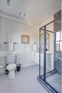 Stay Portland - Custom North Tabor Farmhouse - Gym & Kitchen - 6