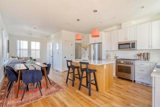 Spacious Townhome Combination for the Whole Family - 6