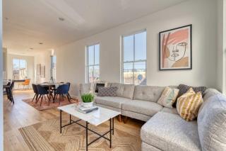 Spacious 2BR - New Luxury Townhouse Stay - 0