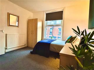 2 BR House By Eason Stays Short Term Rental Leeds With Free Parking Near Burley Park - 2