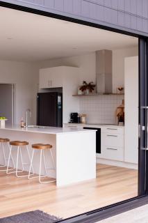 White Beach Retreat - Luxury With Water Views - 3