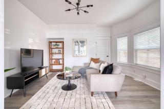 The 2BR Soul Lounge - 91 WalkScore - 0