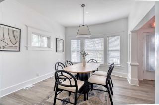 The 2BR Soul Lounge - 91 WalkScore - 9