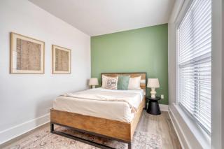 The 2BR Soul Lounge - 91 WalkScore - 7