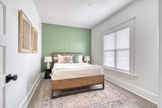 The 2BR Soul Lounge - 91 WalkScore - 3