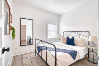 The 2BR Soul Lounge - 91 WalkScore - 6