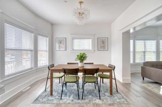 Eclectic 2BR - Victorian Charm - Steps to Fun - 8