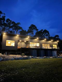 White Beach Retreat - Luxury With Water Views - 8