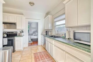 Cute & Comfortable Portland Home with 91 WalkScore - 3