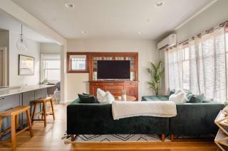 Stay Portland - Well-Preserved Quintessential 1922 Craftsman - 3