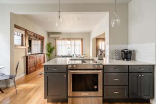 Stay Portland - Well-Preserved Quintessential 1922 Craftsman - 8