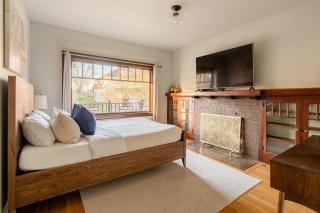 Stay Portland - 1922 Craftsman Compound in Laurelhurst - Sleeps 16 - 7