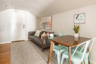 Stay Portland - Cozy Attic Hideaway in Laurelhurst - 1