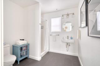 Stay Portland - Beach Vibes Getaway near Burnside & Laurelhurst! - 7