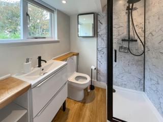 Pine View - Uk50699 - 1