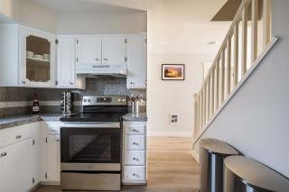 Alphabet District - 2BR Retreat - Prime Locale - 5