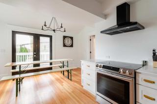 Stay Portland - Sophisticated 2BR - Prime NW 23rd Location - 2